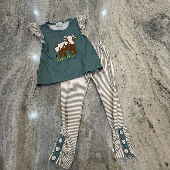 Busy Bees Smocks Other - Busy Bees Smocks 3T Set Cow Farm Striped Pants Cute Outfit Embroidered Buttons